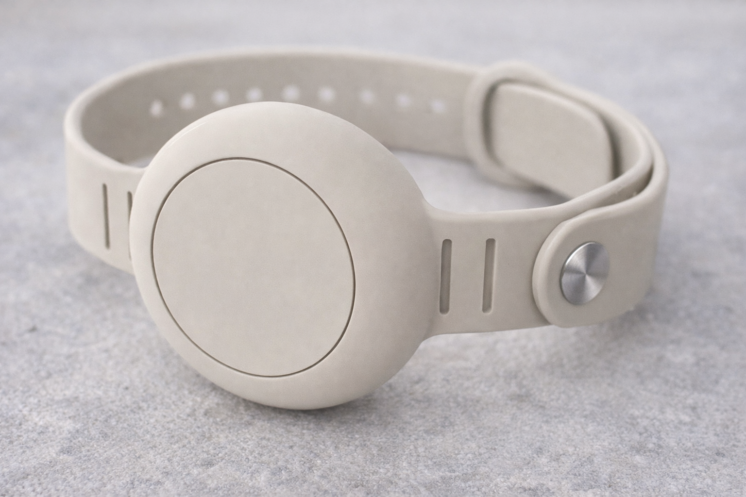 Adjustable Silicone Wristband – Neutral Compatible with AirTag & Android Tracking Tags